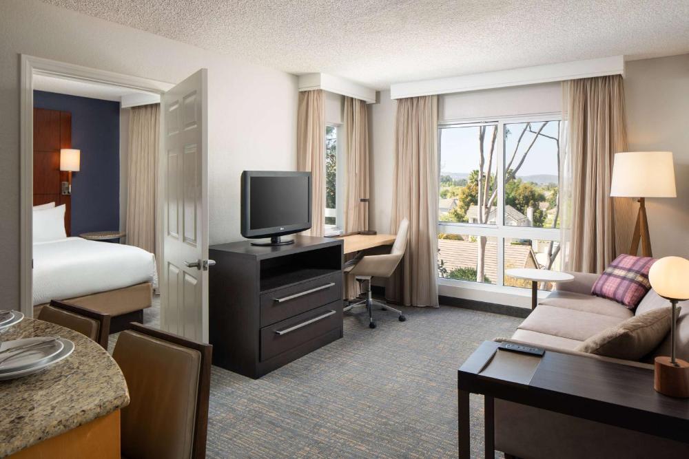 One-Bedroom Queen Suite interior